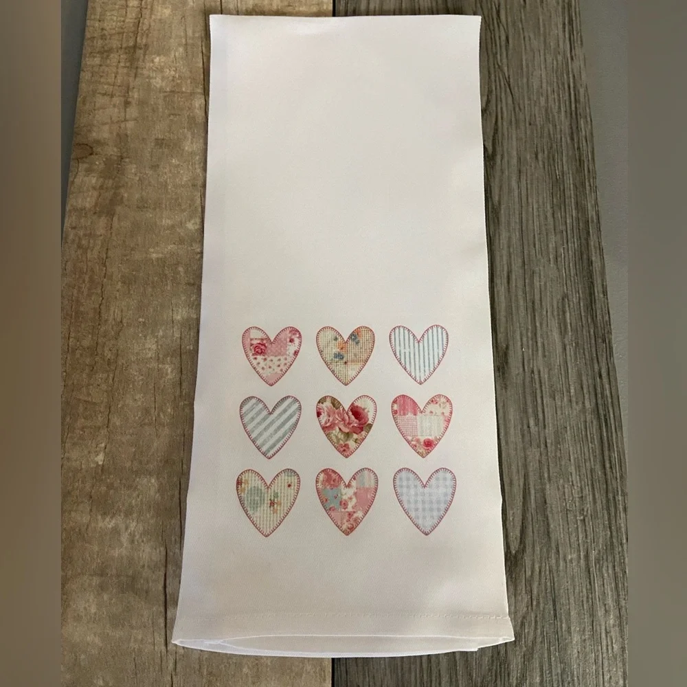 4/$15 ❤️ Small Hearts Tea Towel